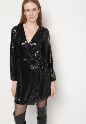 Czarna Cekinowa Sukienka o Kopertowym Kroju z Wiązaniem w Talii Eprelle. Czarne sukienki damskie Born2be, z aplikacjami, eleganckie, bez ramiączek. Za 189.99 zł.