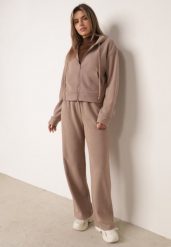 Ciemnobeżowy Komplet Dresowy z Prążkowanej Dzianiny Szerokie Spodnie i Bluza z Kapturem Sinoh. Brązowe bluzy damskie Born2be, l, bez wzorów, z dresówki, z kapturem. Za 169.99 zł.