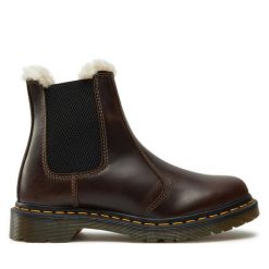Botki Dr. Martens. Brązowe botki damskie Dr Martens, bez obcasa, na płaskiej podeszwie, bez zapięcia. Za 709.99 zł.