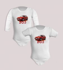 Peugeot 205 — body (Rozmiar: 3M; Długość rękawa: krótki; Rodzaj nadruku: Peugeot 205). Body niemowlęce nikiniki, bez wzorów, z bawełny, bez kołnierzyka, bez ramiączek. Za 59.00 zł.
