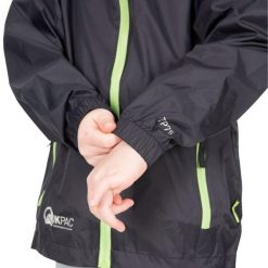 Kurtka Trespass Qikpac - unisex, pakowana, wodoodporna, czarna. Czarne kurtki damskie Trespass, na zimę, bez wzorów, z bawełny. Za 101.65 zł.