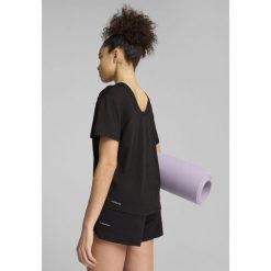 Damska luźna koszulka MOVE CLOUDSPUN PUMA Black. Czarne koszulki sportowe damskie Puma, xl, bez wzorów, bez ramiączek. W wyprzedaży za 79.00 zł.