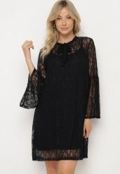Czarna Koronkowa Sukienka o Pudełkowym Kroju z Rozszerzanymi Rękawami i Halką Vertilae. Czarne sukienki damskie Born2be, bez wzorów, z koronki, eleganckie, bez ramiączek. W wyprzedaży za 84.99 zł.