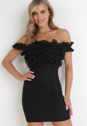 Czarna Dopasowana Sukienka Mini z Falbanką Udirda. Czarne sukienki damskie Born2be, bez wzorów, bez ramiączek. Za 189.99 zł.