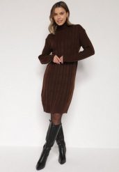 Ciemnobrązowa Sweterkowa Sukienka z Golfem Wełną i Bawełną Ozdobiona Splotem Reiania. Brązowe sukienki damskie Born2be, bez wzorów, z bawełny, biznesowe, bez ramiączek. Za 79.99 zł.