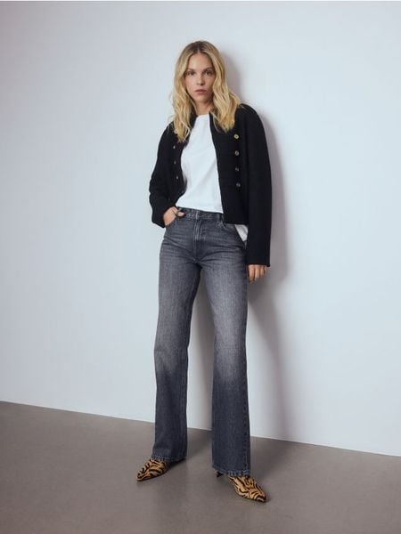 Jeansy straight - szary. Szare jeansy damskie Reserved. W wyprzedaży za 79.99 zł.