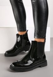 Czarne Płaskie Botki Lakierowane w Stylu Sztybletów z Ociepleniem Attesca. Czarne botki damskie Renee, na jesień, z jeansu, eleganckie, z okrągłym noskiem, bez obcasa, na płaskiej podeszwie, bez zapięcia. Za 139.99 zł.