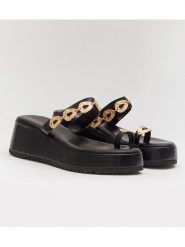 Bellucci Japonki w kolorze czarnym na koturnie rozmiar: 38. Czarne klapki damskie Bellucci, bez wzorów, z tworzywa sztucznego, bez obcasa, na koturnie, bez zapięcia. Za 108.99 zł.