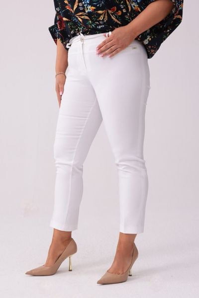 Casualowe białe spodnie cygaretki Bruna w kant OVERSIZE XXL. Białe spódnice damskie Moda Size Plus Iwanek, s, bez wzorów, z bawełny, eleganckie, mini. W wyprzedaży za 99.90 zł.