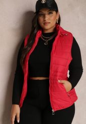 Czerwona Kamizelka Pikowana z Kapturem Rithe. Czerwone kamizelki damskie Renee, plus size, bez wzorów, z kapturem. Za 129.99 zł.