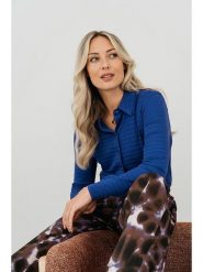 &Co Woman Bluzka "Lotte" w kolorze niebieskim rozmiar: S. Niebieskie bluzki damskie &Co Woman, s, bez wzorów, bez kołnierzyka, bez ramiączek. Za 85.95 zł.