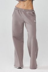 Damskie spodnie sportowe oversize Rough Radical Trip Joggers. Niebieskie spodnie sportowe damskie ROUGH RADICAL, na jesień, xs, bez wzorów, z bawełny, na fitness i siłownię. Za 169.99 zł.