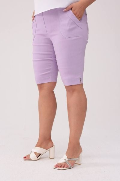 Komfortowe lawendowe spodnie bermudy PLUS SIZE XXL OVERSIZE. Fioletowe spódnice damskie Nasi partnerzy, plus size, bez wzorów, z elastanu, mini. W wyprzedaży za 85.90 zł.