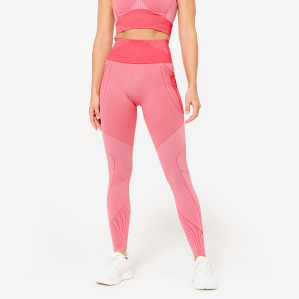 Legginsy fitness damskie Domyos. Czerwone legginsy damskie DOMYOS, s, bez wzorów, z elastanu, na fitness i siłownię. W wyprzedaży za 119.99 zł.