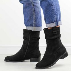 Czarne wysokie zamszowe botki damskie M.Daszyński 2251-14. Czarne botki damskie M.Daszyński, na jesień, z materiału, eleganckie, bez obcasa, na płaskiej podeszwie, bez zapięcia. Za 179.00 zł.
