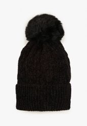 Czarna Czapka w Ozdobny Warkoczowy Splot z Pomponem Emmilae. Czarne czapki damskie Renee, bez wzorów, z dzianiny. Za 29.99 zł.