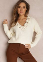 Jasnobeżowy Sweter Dzianinowy z Ażurowym Wzorem Elisora. Białe swetry klasyczne damskie Renee, z dzianiny, bez kołnierzyka. Za 159.99 zł.