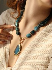 Pierres de Jade Pozłacany naszyjnik z elementami ozdobnymi - dł. 45 cm rozmiar: onesize. Niebieskie naszyjniki damskie Pierres de Jade, pozłacane. Za 113.99 zł.