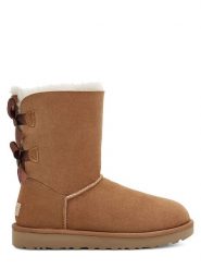 UGG Botki "Baily Bow II" w kolorze brązowym z wełny jagnięcej rozmiar: 37. Brązowe botki damskie Ugg, z wełny, z okrągłym noskiem, bez obcasa, bez zapięcia. Za 940.45 zł.