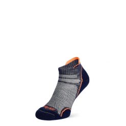 Skarpety do turystyki górskiej Bridgedale UL T2 MERINO PERFOR, LD. Czerwone skarpetki damskie Bridgedale, bez wzorów. Za 77.99 zł.