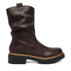 Kozaki Rieker. Brązowe kozaki damskie Rieker, bez obcasa, na płaskiej podeszwie, bez zapięcia. Za 389.99 zł.