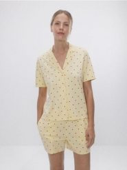 Dwuczęściowa piżama w serca - jasnożółty. Żółte piżamy damskie Reserved, bez wzorów, z bawełny, bez ramiączek. Za 109.99 zł.