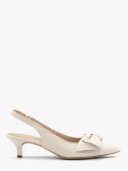 Kremowe czółenka damskie slingback na kaczuszce SARAH. Białe czółenka damskie Ryłko, bez wzorów, z lakierowanej skóry, bez obcasa, na obcasie. Za 349.99 zł.