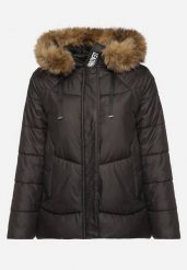 Czarna Pikowana Kurtka z Kapturem i Futrem z Możliwością Odpięcia Ravilyn. Czarne kurtki damskie Born2be, plus size, bez wzorów, z dzianiny, z kapturem. Za 289.99 zł.