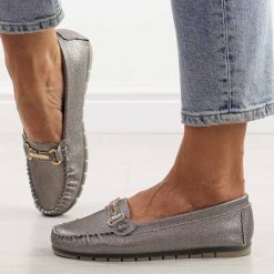 Pewter skórzane mokasyny damskie S.Barski 546. Szare mokasyny damskie S.BARSKI, na jesień, z jeansu, z okrągłym noskiem, bez obcasa. Za 219.00 zł.