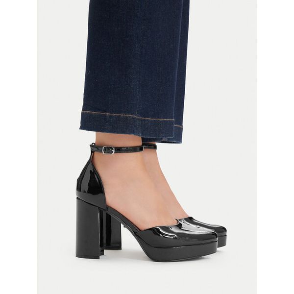 Czółenka DeeZee. Czarne czółenka damskie DeeZee, bez wzorów, bez obcasa. Za 159.99 zł.