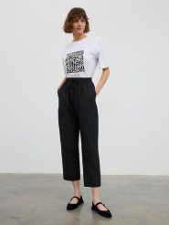 BGN Spodnie w kolorze czarnym rozmiar: 36. Czarne spodnie materiałowe damskie BGN, bez wzorów, z materiału. Za 79.21 zł.