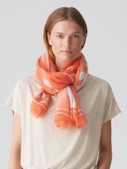 OPUS Szal "Axeni" w kolorze biało-pomarańczowym rozmiar: onesize. Pomarańczowe szaliki damskie Opus, bez wzorów, z materiału. Za 52.99 zł.