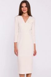 Elegancka sukienka ołówkowa z dekoltem V kremowa. Białe sukienki damskie Stylove, z aplikacjami, z elastanu, biznesowe, bez ramiączek. Za 449.00 zł.