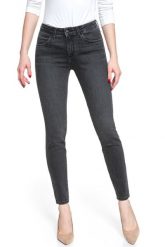 WRANGLER SKINNY SOFT BLACK W28KJF21R 112128281. Czarne rurki damskie Wrangler, bez wzorów, z jeansu. Za 199.99 zł.