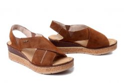 RIEKER 63782-24 brown, sandały damskie. Brązowe sandały damskie Rieker, bez wzorów, bez obcasa, bez zapięcia. Za 319.90 zł.