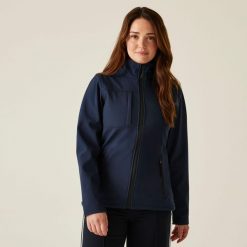Damska wodoodporna kurtka z kapturem Regatta Octagon II. Niebieskie kurtki sportowe damskie Regatta, na lato, s, bez wzorów, z softshellu, z kapturem. Za 219.99 zł.