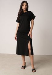 Czarna Sukienka o Rozkloszowanym Kroju z Marszczeniem i Rozcięciem Zinnariae. Czarne sukienki damskie Born2be, bez wzorów, z jeansu, bez ramiączek. Za 84.99 zł.