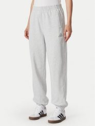 Adidas Spodnie dresowe Kit Small Logo Regular Cuffed KU7941 Szary Regular Fit. Szare spodnie dresowe damskie Adidas, s, bez wzorów, z bawełny. Za 259.99 zł.