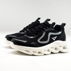 Buty sportowe DIMU czarne. Czarne obuwie sportowe damskie LEGEA, bez zapięcia, na fitness i siłownię. W wyprzedaży za 124.00 zł.