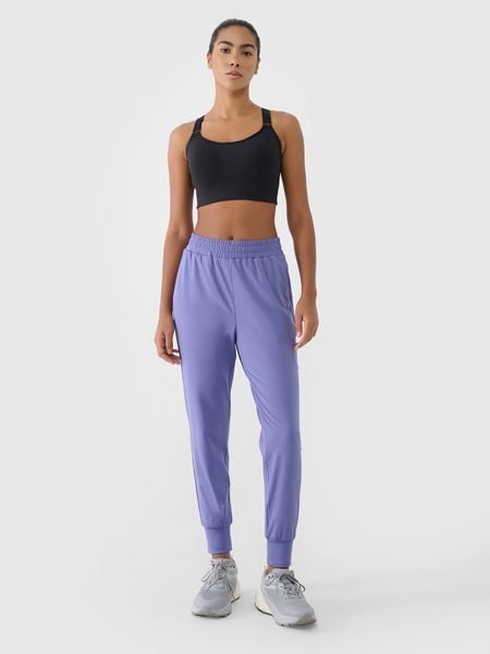 4F Spodnie treningowe szybkoschnące damskie - granatowe M. Niebieskie spodnie dresowe damskie 4F, m, bez wzorów, z dzianiny, na fitness i siłownię. W wyprzedaży za 99.99 zł.