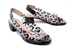 BRENDA ZARO 4333 leopardo, sandały damskie. Czarne sandały damskie Brenda Zaro, bez wzorów, z gumy, bez obcasa, na obcasie, bez zapięcia. Za 248.94 zł.