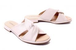 CAPRICE 9-27100-20 144 offwhite soft, klapki damskie. Brązowe klapki damskie Caprice, bez wzorów, bez obcasa, na obcasie, bez zapięcia. Za 161.94 zł.