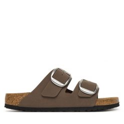 Klapki Birkenstock. Brązowe klapki damskie Birkenstock, bez wzorów, bez obcasa, bez zapięcia. Za 539.99 zł.
