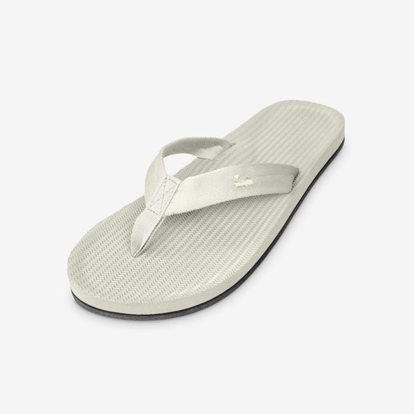 Klapki damskie - Easy Living Lite Sea Salt. Brązowe klapki damskie INDOSOLE, bez wzorów, z nylonu, bez obcasa, bez zapięcia. Za 132.00 zł.