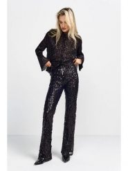 Rich & Royal Spodnie w kolorze czarnym z cekinami rozmiar: 40. Czarne spodnie materiałowe damskie Rich & Royal, bez wzorów, z materiału. Za 252.99 zł.