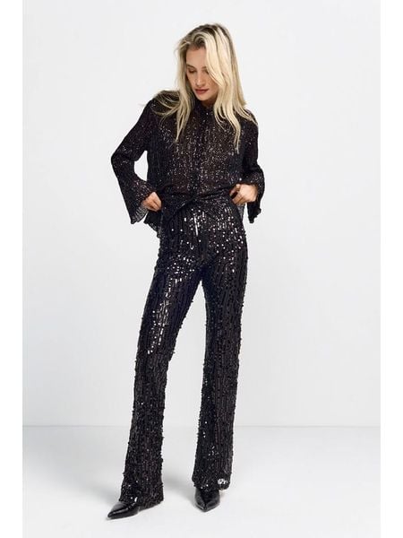 Rich & Royal Spodnie w kolorze czarnym z cekinami rozmiar: 40. Czarne spodnie materiałowe damskie Rich & Royal, bez wzorów, z materiału. Za 252.99 zł.