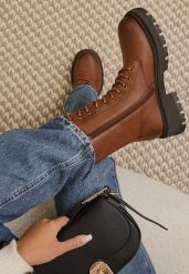 Jasnobrązowe Płaskie Botki z Wiązaniem z Przodu Laorae. Brązowe botki damskie Born2be, z jeansu, biznesowe, bez obcasa, na obcasie, bez zapięcia. Za 169.99 zł.