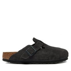 Klapki Birkenstock. Szare klapki damskie Birkenstock, bez wzorów, z zamszu, bez obcasa, bez zapięcia. Za 649.99 zł.