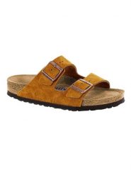 Birkenstock Skórzane klapki "Arizona" w kolorze jasnobrązowym rozmiar: 41. Brązowe klapki damskie Birkenstock, bez wzorów, z otwartym noskiem, bez obcasa, bez zapięcia. Za 443.38 zł.