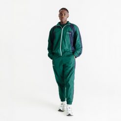 Spodnie dresowe unisex Decathlon AFLF zielone. Zielone spodnie dresowe damskie Decathlon, s, bez wzorów, z dresówki. W wyprzedaży za 99.99 zł.